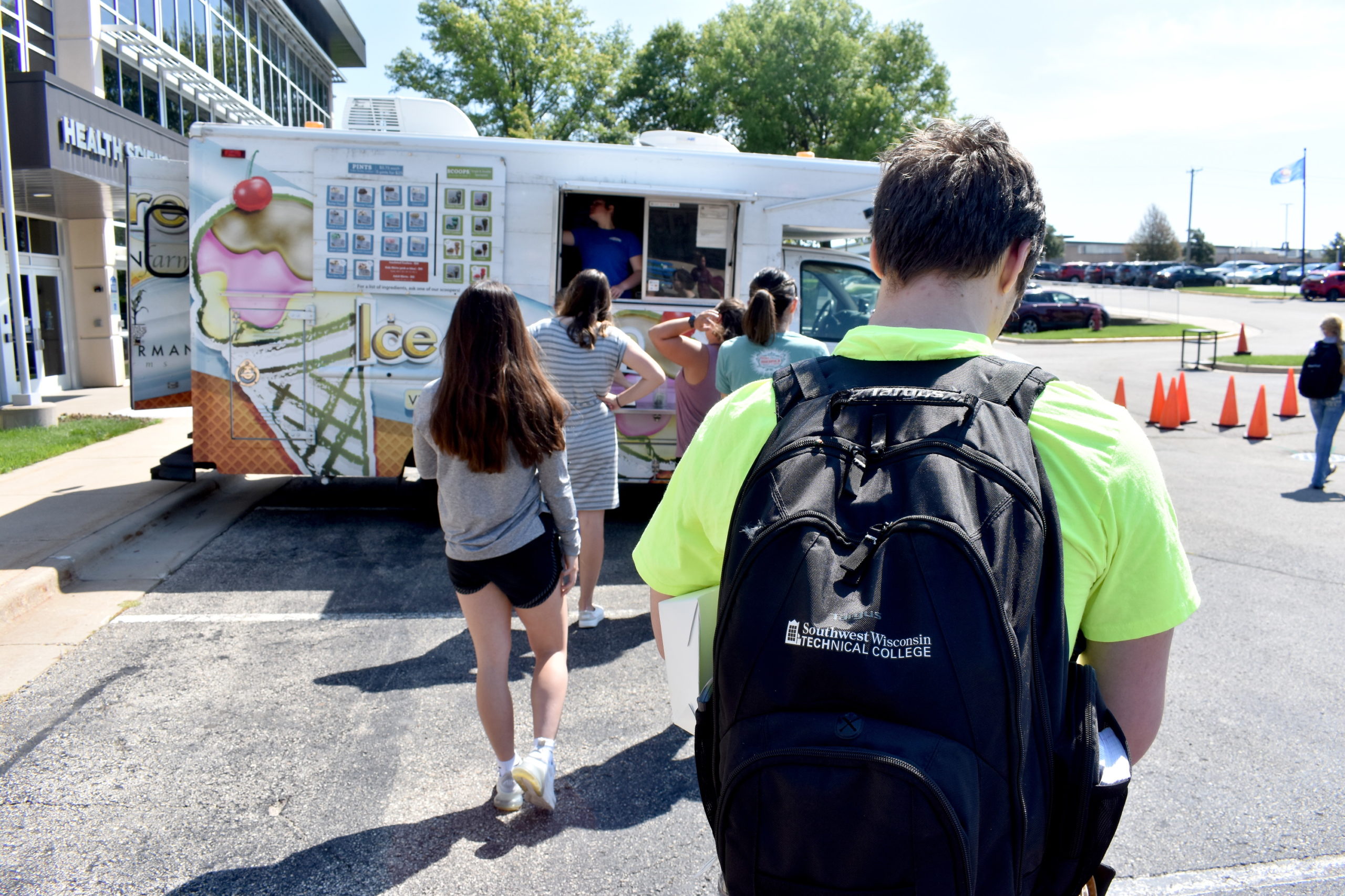 students getting Vesperman Farms ice cream